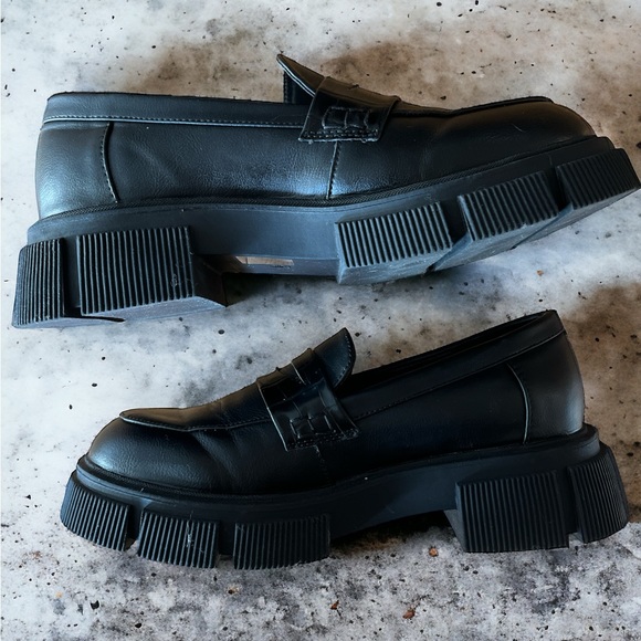 Schuh Chunky Heel Black Oxford Style Slip-on Loafers, Excellent Preloved Cond. - Picture 2 of 7